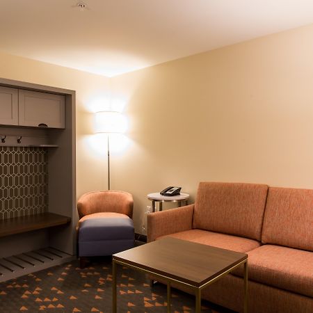 Holiday Inn Hotel & Suites - Mount Pleasant By Ihg Esterno foto