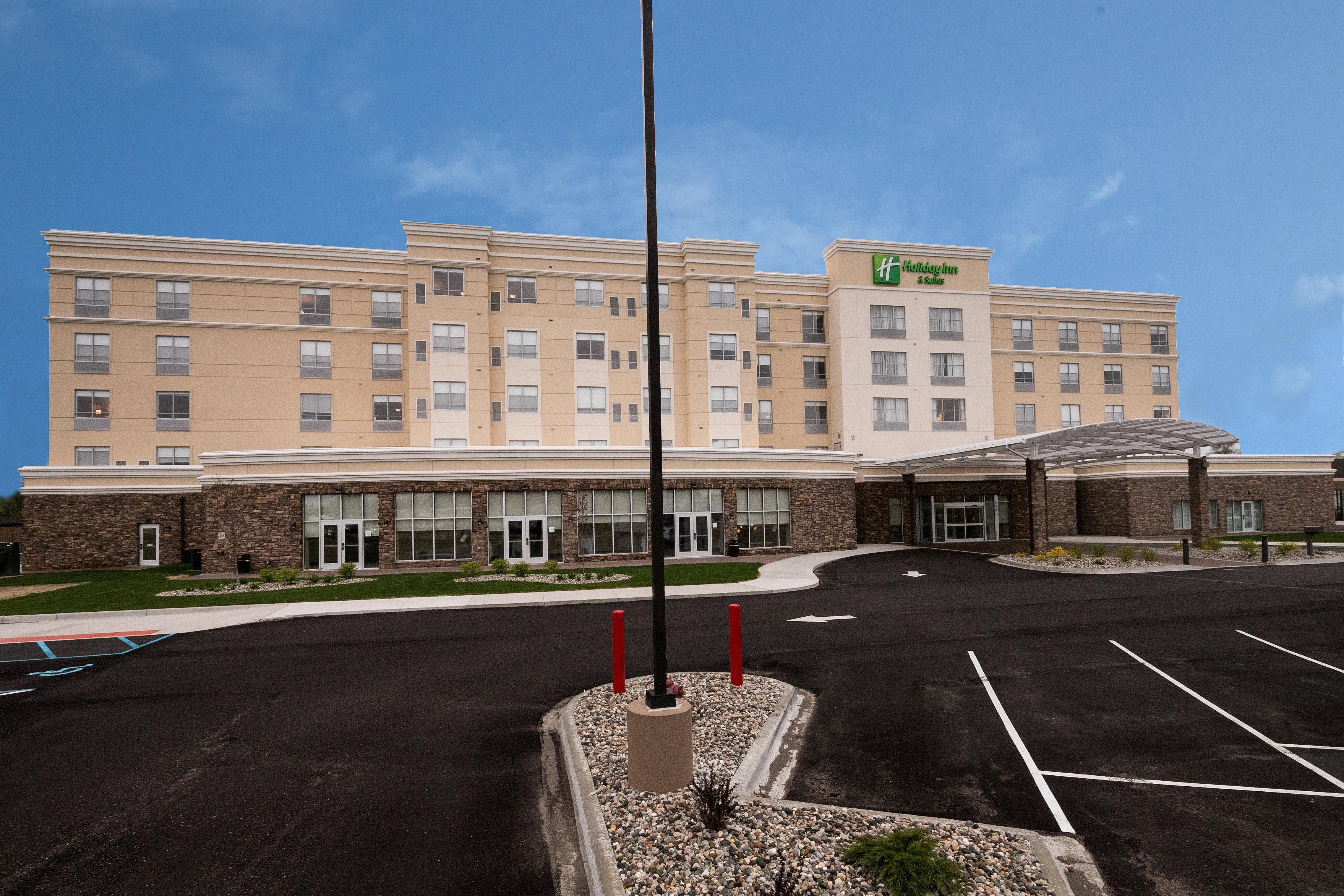 Holiday Inn Hotel & Suites - Mount Pleasant By Ihg Esterno foto