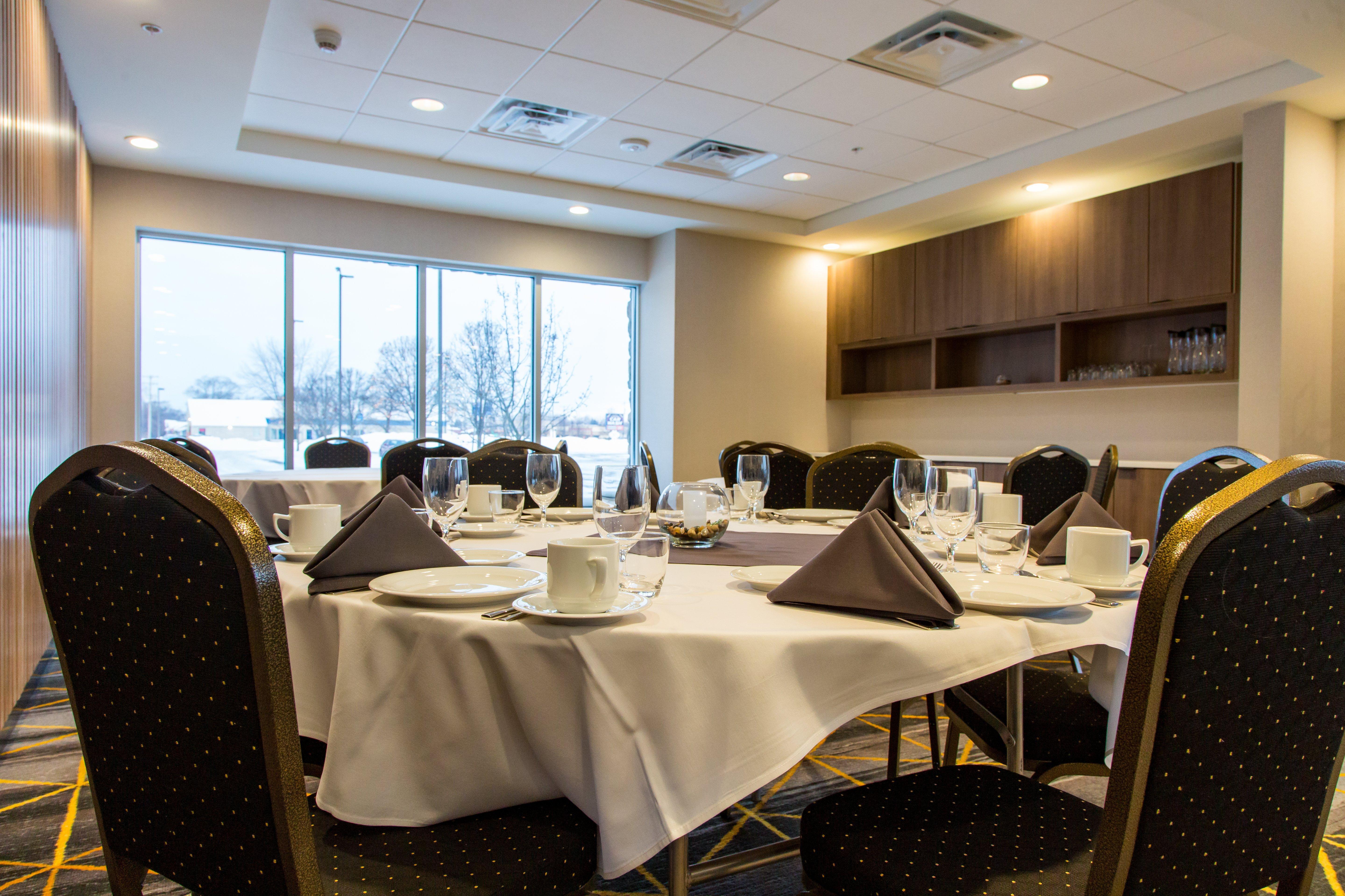 Holiday Inn Hotel & Suites - Mount Pleasant By Ihg Esterno foto